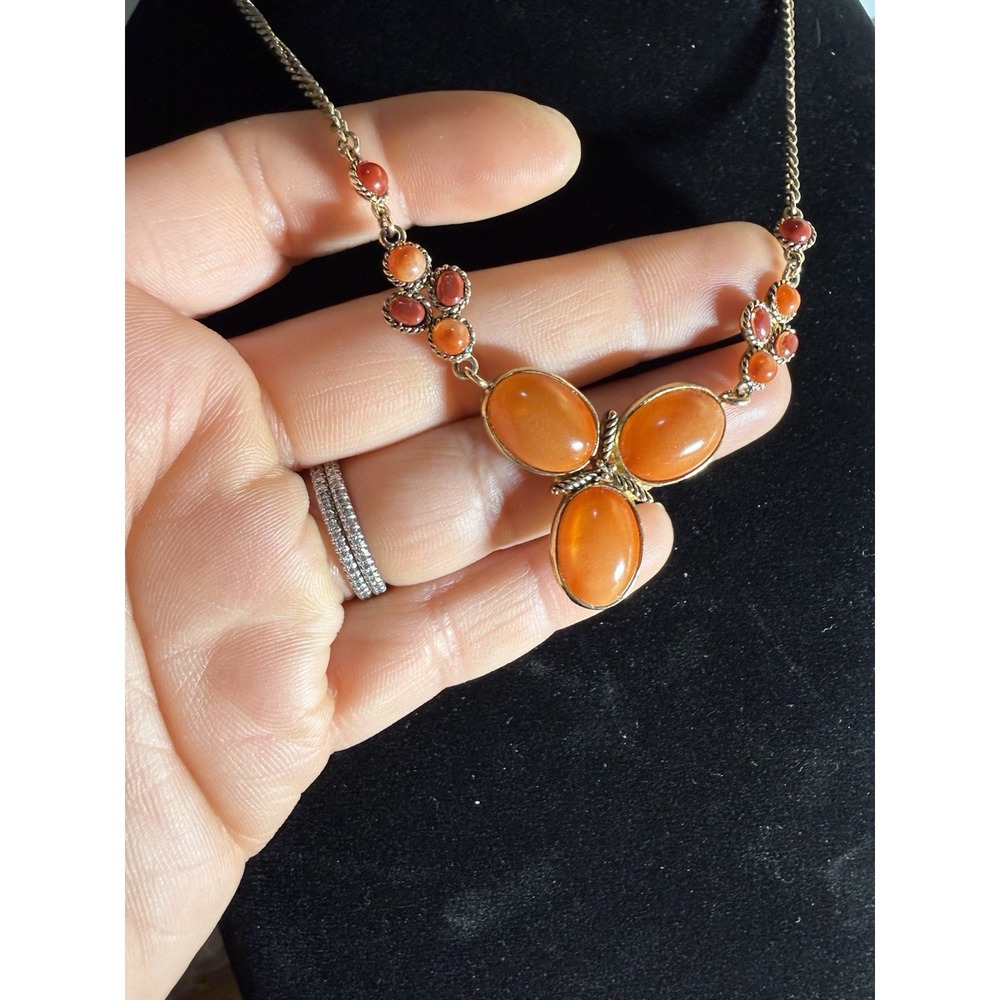Vintage Monet Coral Orange Cabochon Necklace Gold Tone Tri Pendant 18in - Picture 2 of 6